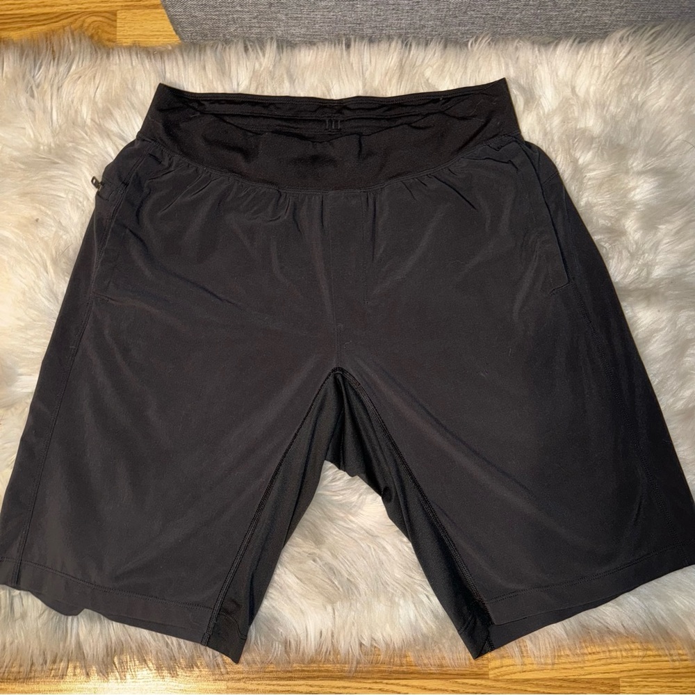 LULULEMON PACE BREAKER SHORT WITH LINER MEN- LARGE